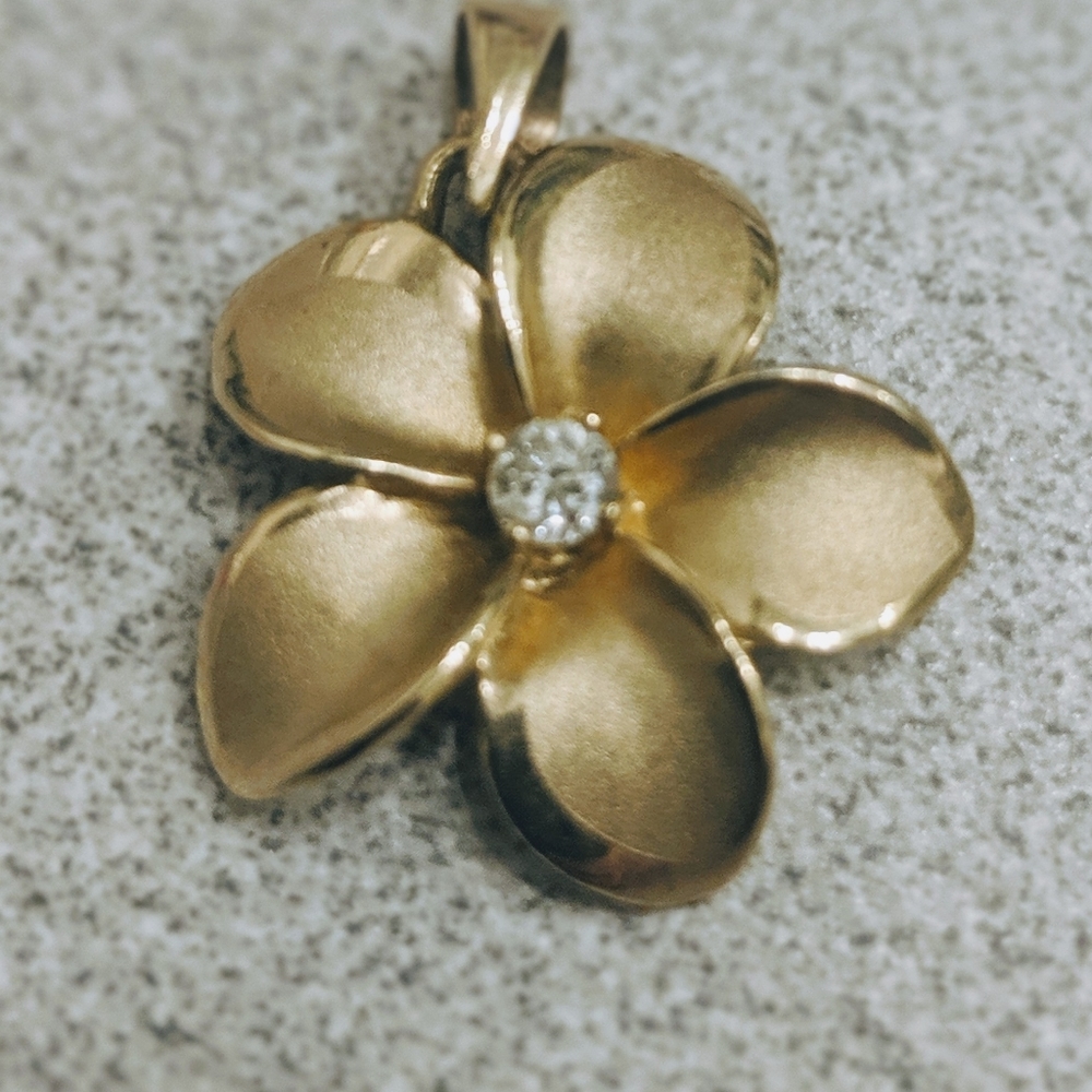 Honolulu 14K gold and diamond necklace pendant